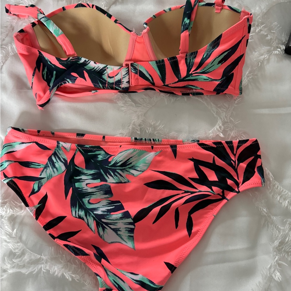 Bikini - Picture 2 of 6